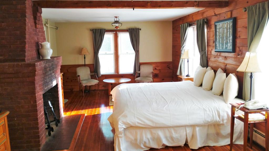 Woodbound Inn Rindge Экстерьер фото