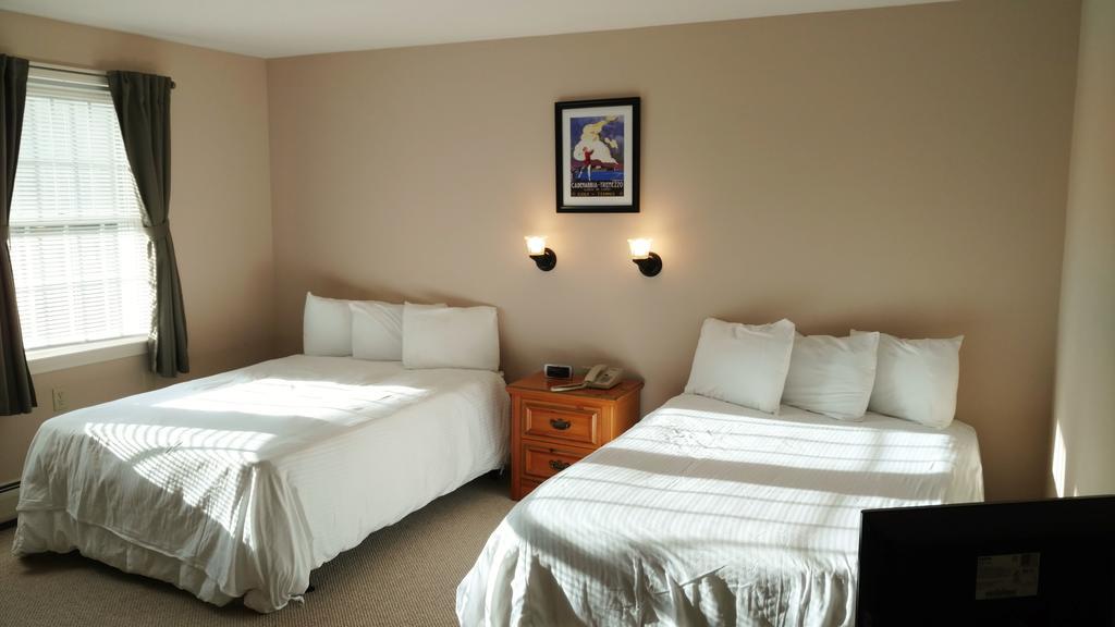 Woodbound Inn Rindge Экстерьер фото